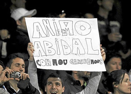 Cầu thủ Real, Lyon động viên Abidal vượt qua ung thư - 1