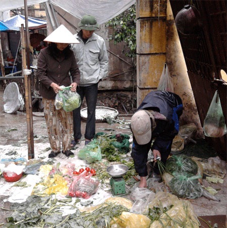 Thực phẩm Hà Nội tăng giá vì trời mưa rét dài ngày - 1 Thực phẩm Hà Nội tăng giá vì trời mưa rét dài ngày - 1