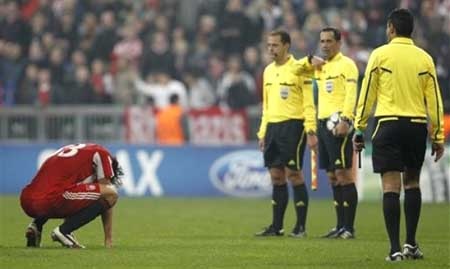 Van Gaal, sao ông còn chưa ra đi? - 3 Van Gaal, sao ông còn chưa ra đi? - 3