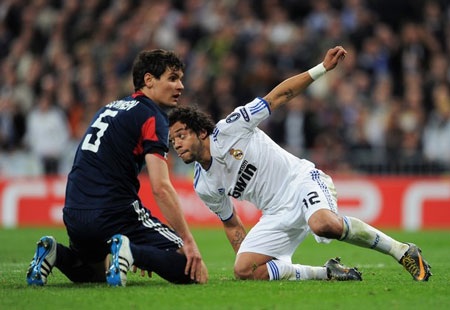 Đội hình tiêu biểu lượt về vòng knock out Champions League - 1