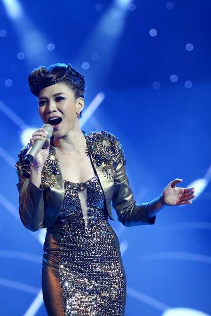 “Những giai điệu thời gian” của Mỹ Tâm bất chấp giá lạnh - 9 “Những giai điệu thời gian” của Mỹ Tâm bất chấp giá lạnh - 9