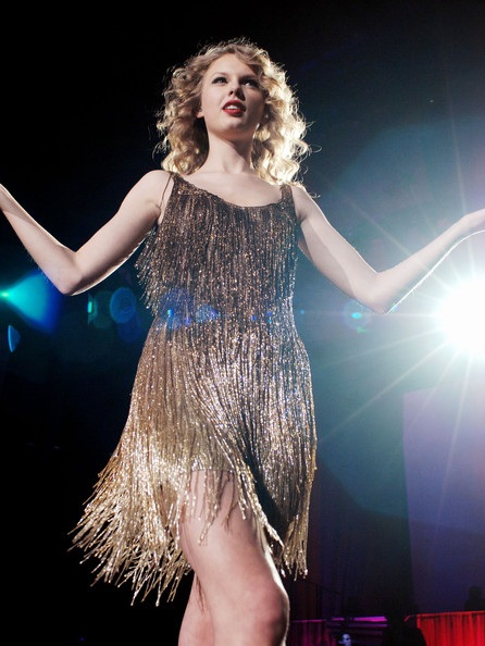 Taylor Swift cháy hết mình ở Milan - 11