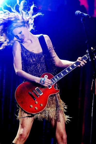 Taylor Swift cháy hết mình ở Milan - 2