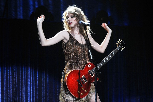 Taylor Swift cháy hết mình ở Milan - 14