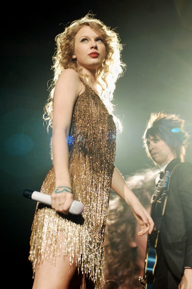 Taylor Swift cháy hết mình ở Milan - 17