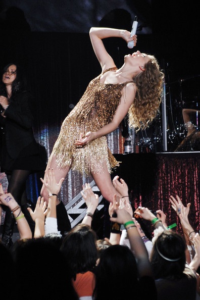 Taylor Swift cháy hết mình ở Milan - 19