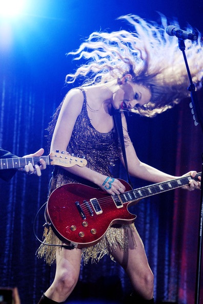 Taylor Swift cháy hết mình ở Milan - 3