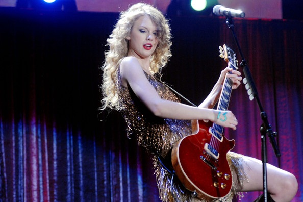 Taylor Swift cháy hết mình ở Milan - 24