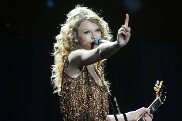 Taylor Swift cháy hết mình ở Milan - 26