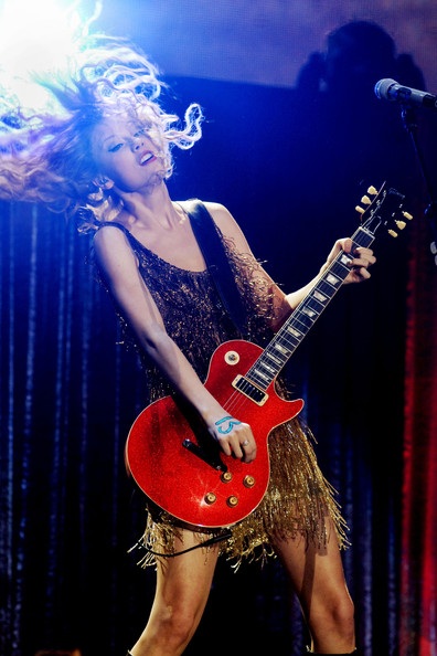 Taylor Swift cháy hết mình ở Milan - 4