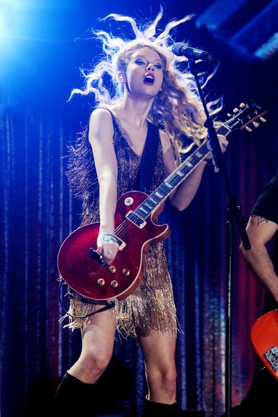 Taylor Swift cháy hết mình ở Milan - 6