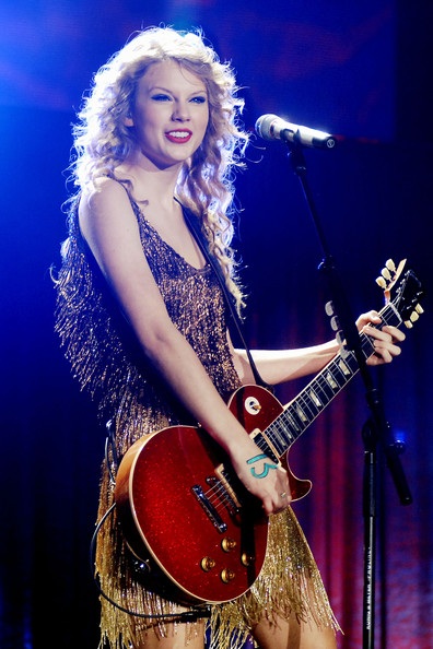 Taylor Swift cháy hết mình ở Milan - 8