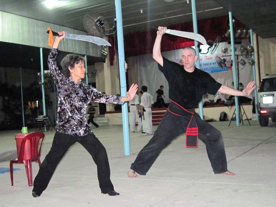 Nữ võ sư “trốn viện” đi... dạy võ - 3