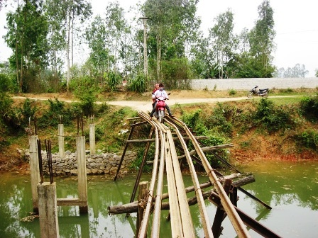 Chênh vênh qua cầu tìm chữ - 1