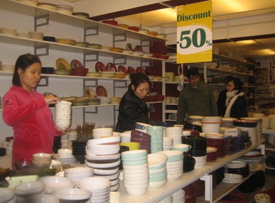 Đua nhau giảm giá, khuyến mãi sau Tết - 1