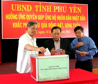 Đông đảo cán bộ, công nhân viên ủng hộ Nhật Bản - 2 Đông đảo cán bộ, công nhân viên ủng hộ Nhật Bản - 2
