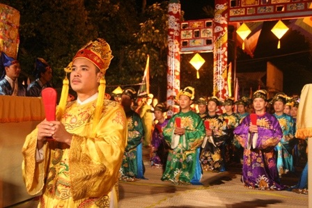 Chen chân đi xem vua tế Thần Đất, Thần Lúa - 9