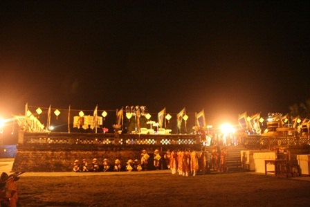 Chen chân đi xem vua tế Thần Đất, Thần Lúa - 6