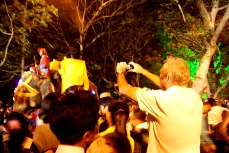 Chen chân đi xem vua tế Thần Đất, Thần Lúa - 5