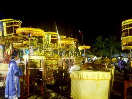 Chen chân đi xem vua tế Thần Đất, Thần Lúa - 10