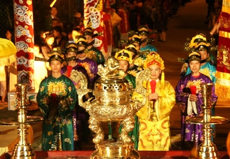 Chen chân đi xem vua tế Thần Đất, Thần Lúa - 8