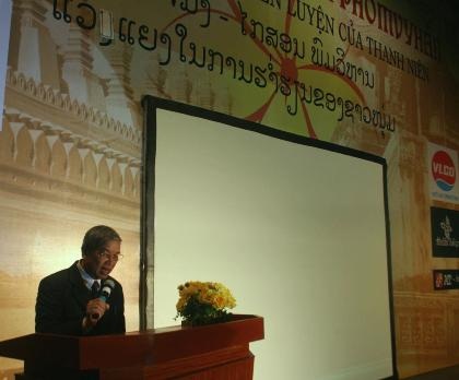 "Hồ Chí Minh - Kaysỏn PhômVyHản - Tấm gương học tập, rèn luyện của thanh niên" - 1