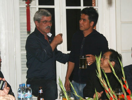 HLV Calisto bí mật về Việt Nam chia tay học trò - 1