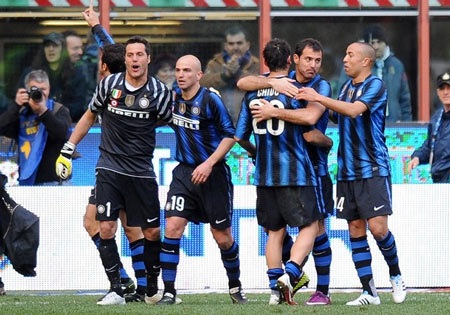 Thắng nhẹ Lecce, Inter “phả hơi nóng” lên AC Milan - 3 Thắng nhẹ Lecce, Inter “phả hơi nóng” lên AC Milan - 3