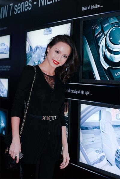 Á hậu Ngọc Oanh nổi bật với bờ môi đỏ - 5