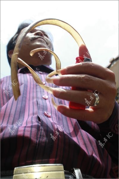 Móng tay dài hơn 20cm - 5 Móng tay dài hơn 20cm - 5