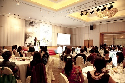 Khám phá vẻ đẹp của làn da tươi trẻ cùng Elizabeth Arden Ceramide - 1