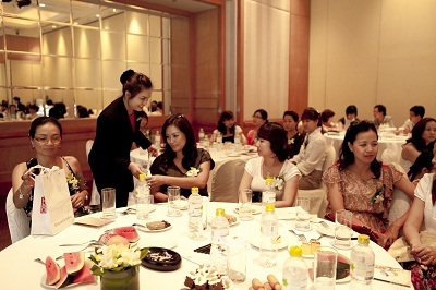 Khám phá vẻ đẹp của làn da tươi trẻ cùng Elizabeth Arden Ceramide - 7