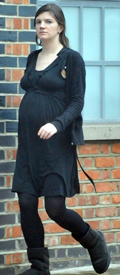 Ca sĩ Bryan Adams “bắt cá hai tay”? - 2