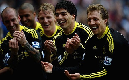 Những khoảnh khắc ấn tượng vòng 30 Ngoại hạng Anh - 7