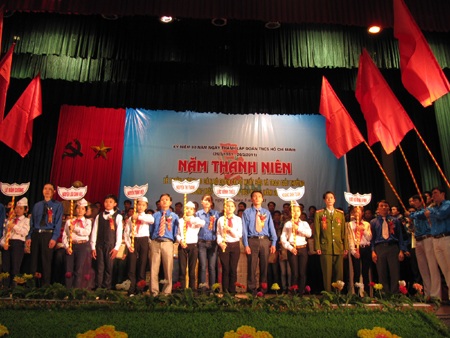 Trao giải "Gương mặt trẻ Nghệ An tiêu biểu" 2010 - 2 Trao giải "Gương mặt trẻ Nghệ An tiêu biểu" 2010 - 2