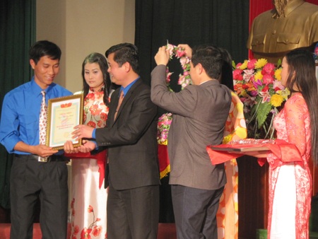 Trao giải "Gương mặt trẻ Nghệ An tiêu biểu" 2010 - 1 Trao giải "Gương mặt trẻ Nghệ An tiêu biểu" 2010 - 1