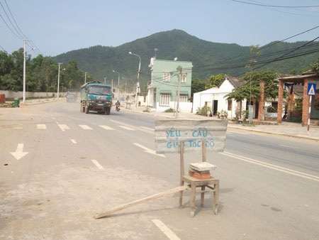 Khốn đốn với bụi đất và xe ben - 1 Khốn đốn với bụi đất và xe ben - 1