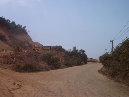 Khốn đốn với bụi đất và xe ben - 5 Khốn đốn với bụi đất và xe ben - 5