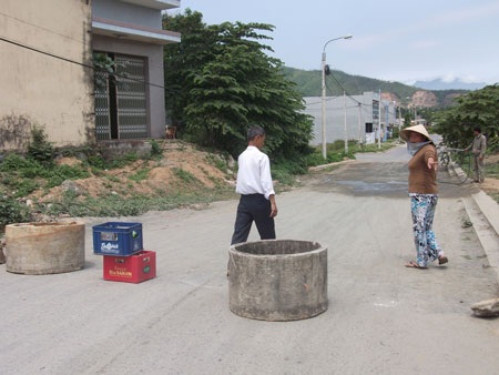 Khốn đốn với bụi đất và xe ben - 2 Khốn đốn với bụi đất và xe ben - 2