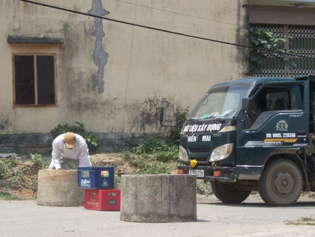 Khốn đốn với bụi đất và xe ben - 3 Khốn đốn với bụi đất và xe ben - 3