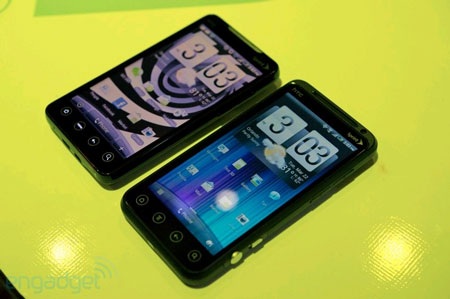 “Anh em” HTC EVO 3D và EVO 4G “đọ dáng” - 1