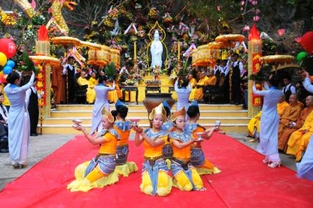 Tham dự 1 trong 15 lễ hội văn hóa đặc sắc nhất Việt Nam - 4