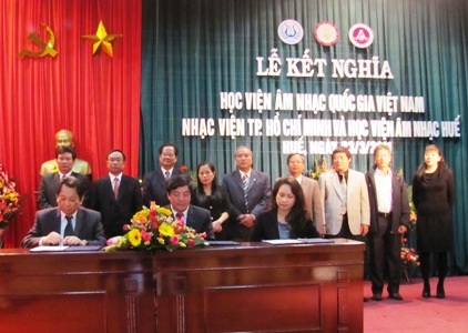 Học viện Âm nhạc Huế kết nghĩa với 2 nhạc viện Hà Nội, TPHCM - 1 Học viện Âm nhạc Huế kết nghĩa với 2 nhạc viện Hà Nội, TPHCM - 1