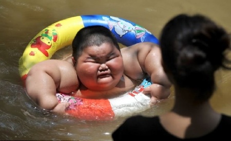 Bé trai 3 tuổi nặng 60kg - 1 Bé trai 3 tuổi nặng 60kg - 1