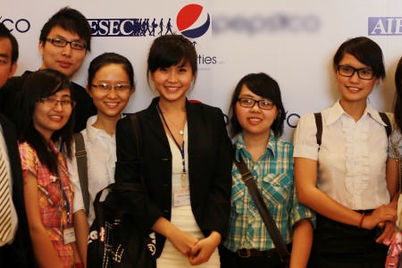 Ngắm Diễm Trang năng động tại Diễn đàn trẻ châu Á - 4