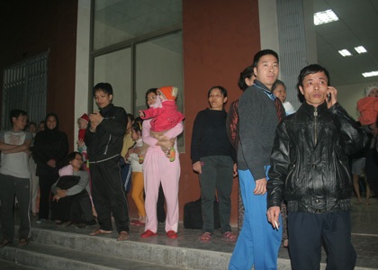 Hà Nội rung chuyển vì dư chấn động đất - 2 Hà Nội rung chuyển vì dư chấn động đất - 2