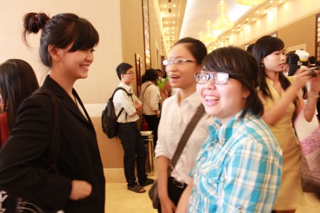 Ngắm Diễm Trang năng động tại Diễn đàn trẻ châu Á - 2