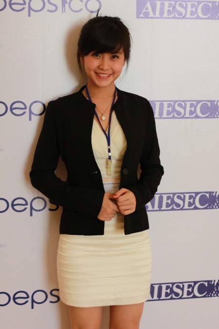 Ngắm Diễm Trang năng động tại Diễn đàn trẻ châu Á - 6