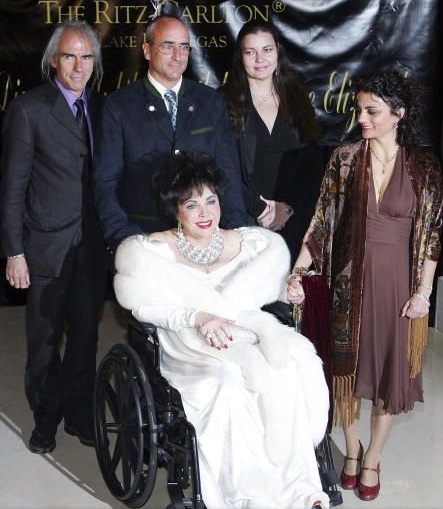 Bà mẹ ngọt ngào Elizabeth Taylor - 12 Bà mẹ ngọt ngào Elizabeth Taylor - 12