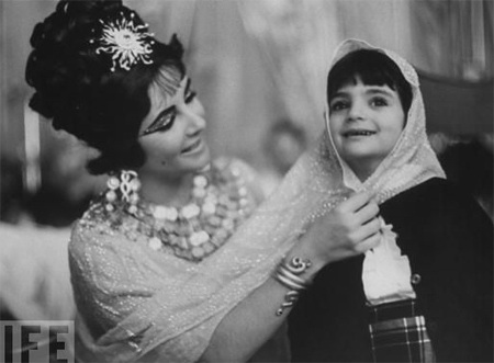 Bà mẹ ngọt ngào Elizabeth Taylor - 6 Bà mẹ ngọt ngào Elizabeth Taylor - 6